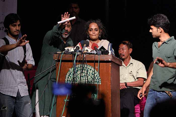 Arundhati-Roy-SAR.Jilani-2010