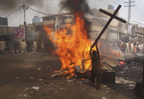 https://islamindia.files.wordpress.com/2014/01/protests-against-blasphemy-law-violators-in-pakistan.jpg
